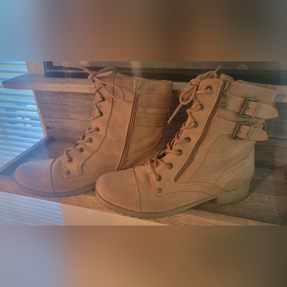 Guess boots - Picture 1 of 3